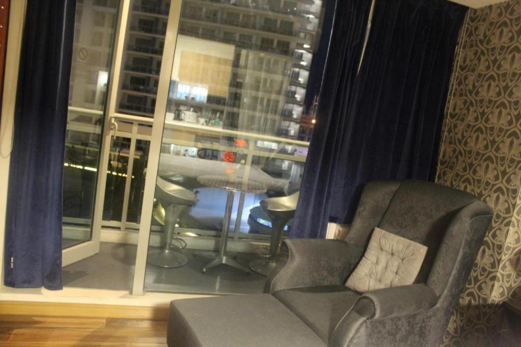 מנילה Azure C6 Balcony Wifi Near Mall Airport Multipl Units מראה חיצוני תמונה